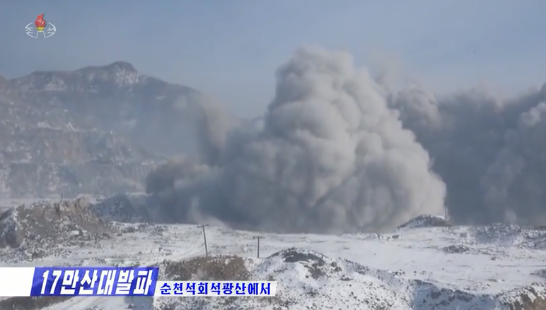 조선중앙통신은 새해 첫 대발파 장면으로 순천석회석광산의 폭파 현장을 보도했다.(사진-'조선의오늘' 영상 캡쳐)