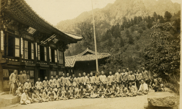 장안사는 한국전쟁으로 파괴되기전 일제시대 주요한 수학여행 장소였다.