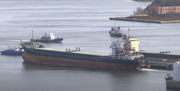 중국에 텅스텐, 철광석, 석탄 등 북한의 광산생산물을 실어나르는 선박들의 모습(남북경협뉴스)